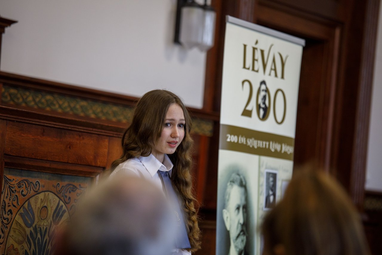 levay200_istenesversek (18)