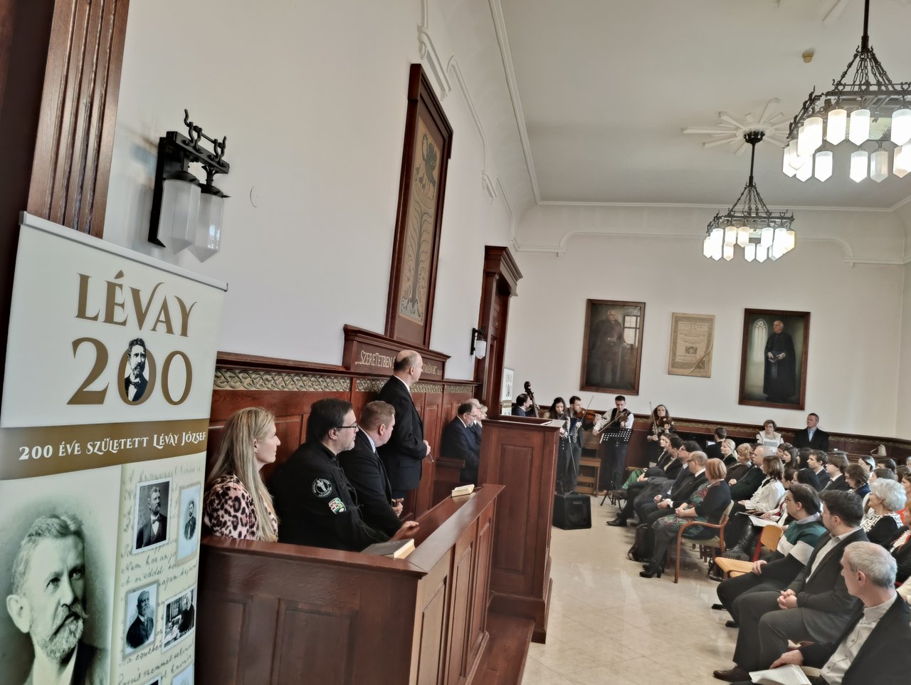 levay200_istenesversek (22)